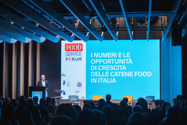 Food Service Forum: evento sulla ristorazione italiana. Speaker e pubblico.