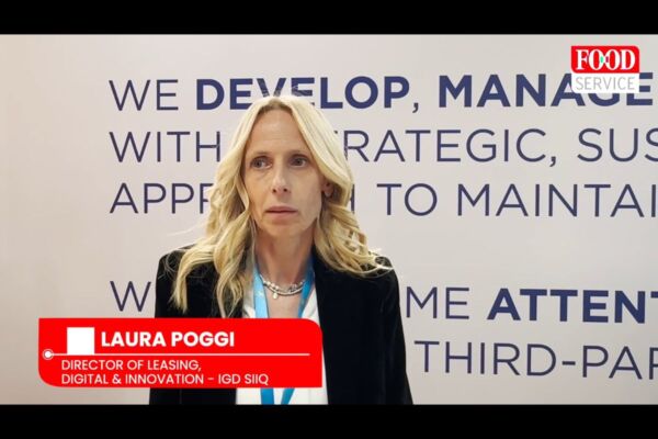 Laura Poggi, Director of Leasing IGD SIIQ, in primo piano. Food Service.