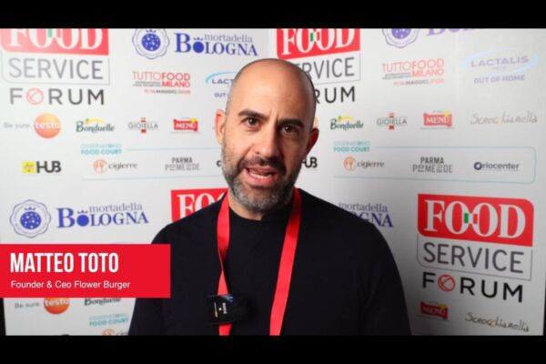 Matteo Toto, CEO Flower Burger, al Food Service Forum 2025. Rete Flower Burger in espansione.