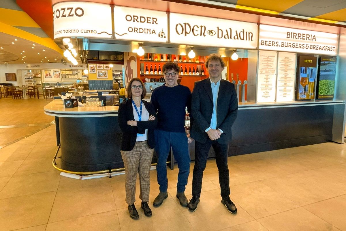 Baladin Torino Aeroporto: inaugurazione birreria con personale. Ristorazione, birre artigianali e food di qualità.