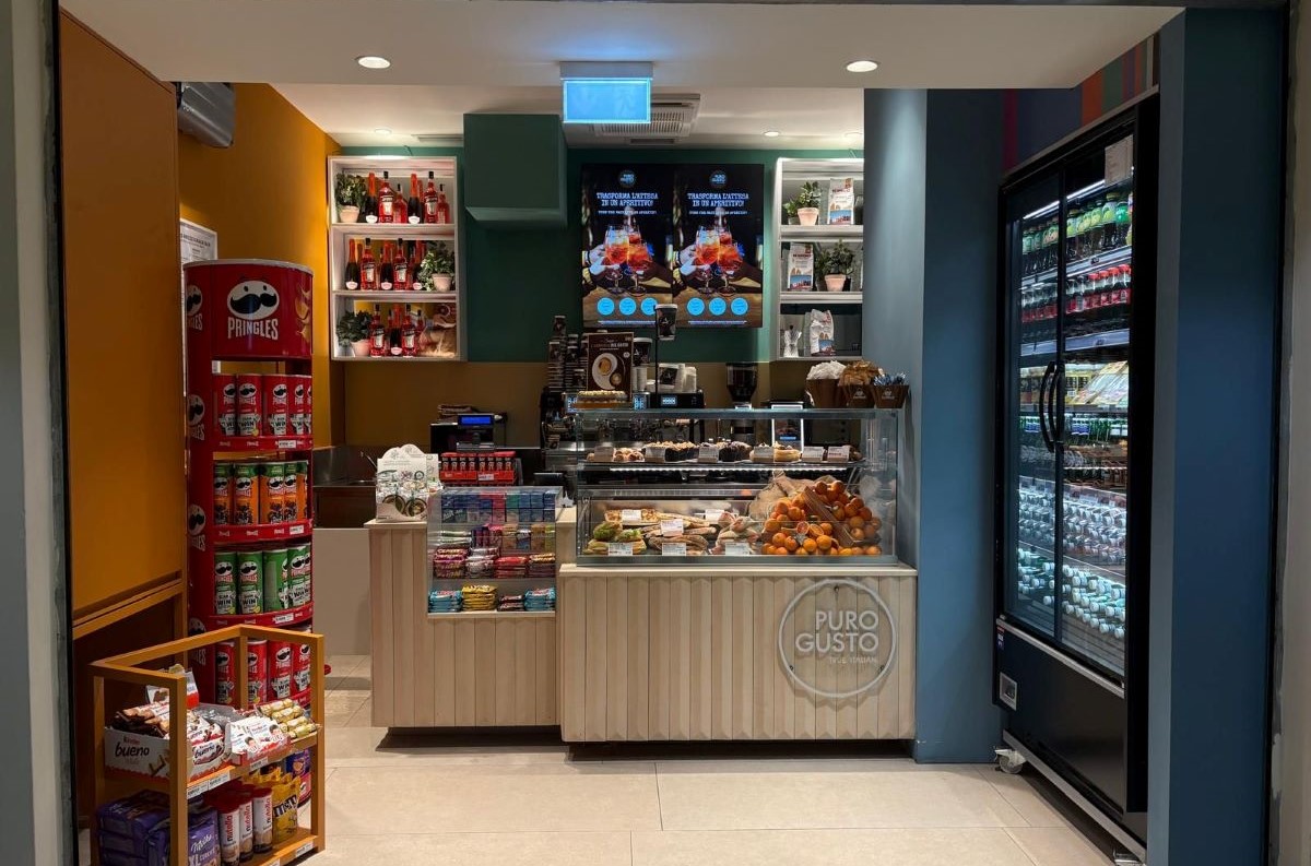 Avolta Firenze, Puro Gusto: bar-caffetteria all'aeroporto Amerigo Vespucci. Snack, bevande e prodotti alimentari.