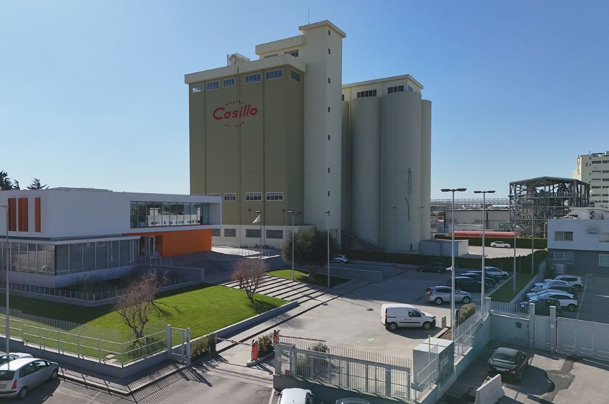 Stabilimento Casillo, azienda molitoria italiana. Silos e uffici Casillo.