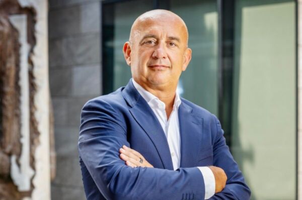 Serafino Cremonini, nuovo Presidente FederPrima. Ritratto in giacca blu.