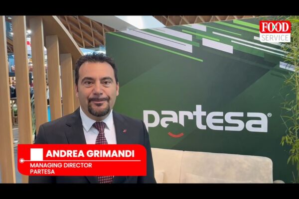 Andrea Grimandi, Managing Director di Partesa, in primo piano. Food service e settore beverage.