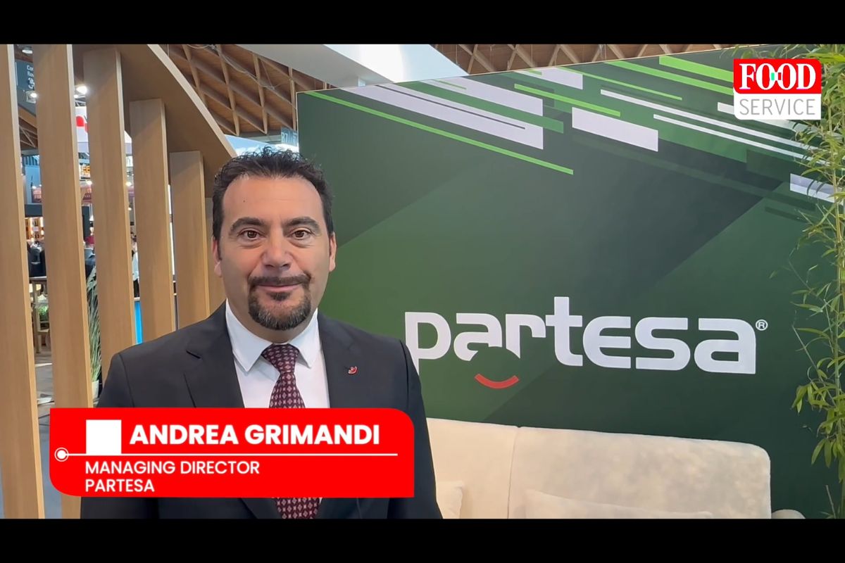 Andrea Grimandi, Managing Director di Partesa, in primo piano. Food service e settore beverage.
