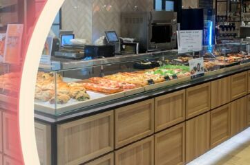 Vetrina Epta EuroShop: pizza, pane e prodotti freschi. Innovazione responsabile nel retail alimentare.