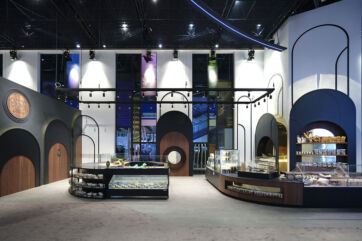 Design EptaConcept per ambienti smart: vetrine refrigerate, illuminazione moderna, arredi su misura.