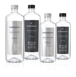 Collezione San Benedetto Mito: acqua minerale naturale e frizzante in bottiglia.