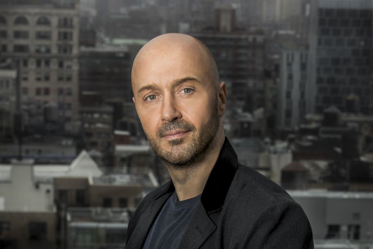 Joe Bastianich ritratto. Chef lancia JB Burger con Bun Burgers.