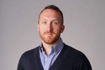 Ritratto di Michele Mannara, Direttore Operations di Rom'antica. Manager con barba rossa e camicia a quadri.