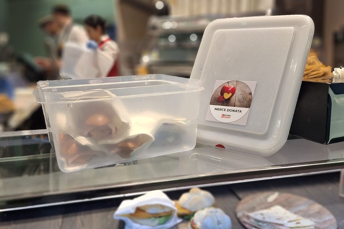 Chef Express: contenitori Merce Donata per recupero cibo e donazioni.