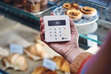 POS SumUp per pagamenti cashless in ristorazione. Terminale di pagamento per esercenti.