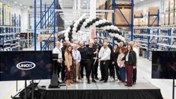 Inaugurazione stabilimento Unox USA: taglio del nastro con dirigenti e dipendenti. Nuova sede produttiva Unox negli Stati Uniti.