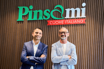 Pinsami FT 1000: Imprenditori italiani celebrano la crescita aziendale. Pinsa romana di qualità.