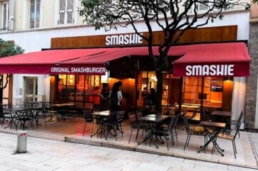 Smashie Monaco: ristorante smashburger con tavoli esterni. Espansione internazionale Giraudi Group.