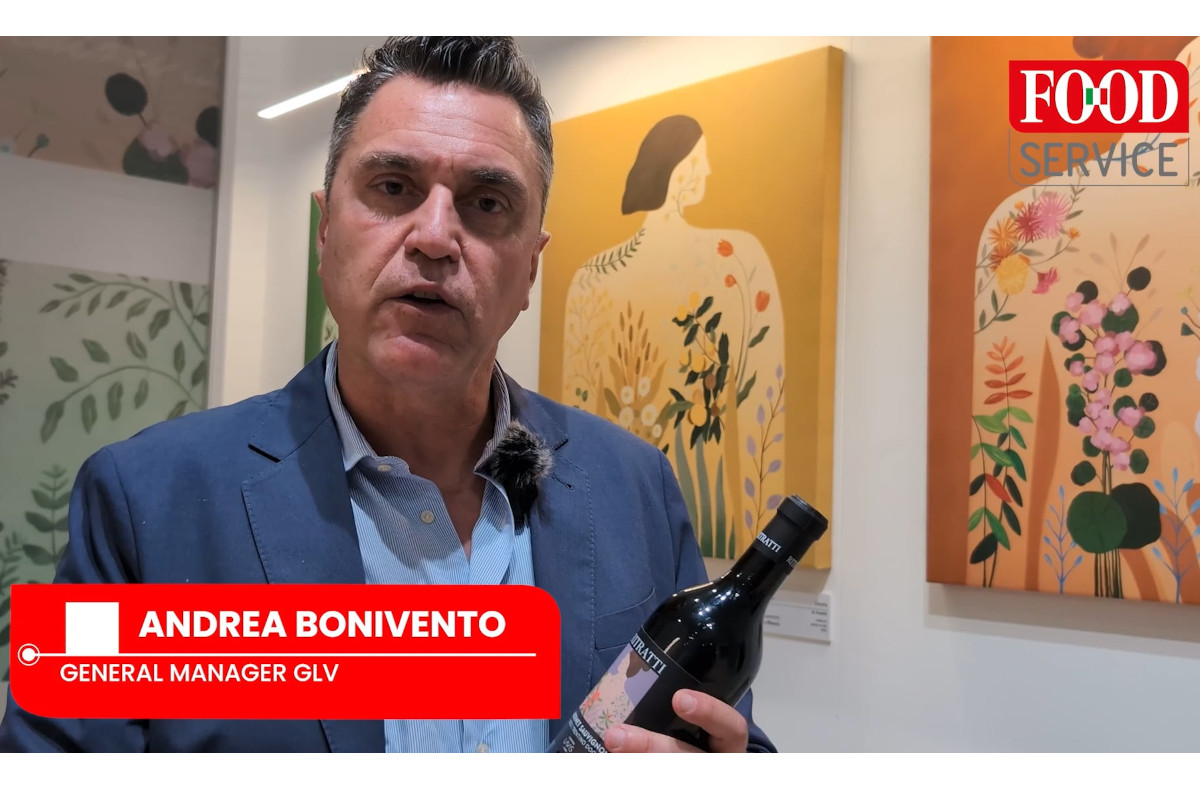 Andrea Bonivento (GLV) a Vinitaly 2026 con vino Lavis. Arte, sostenibilità e performance.