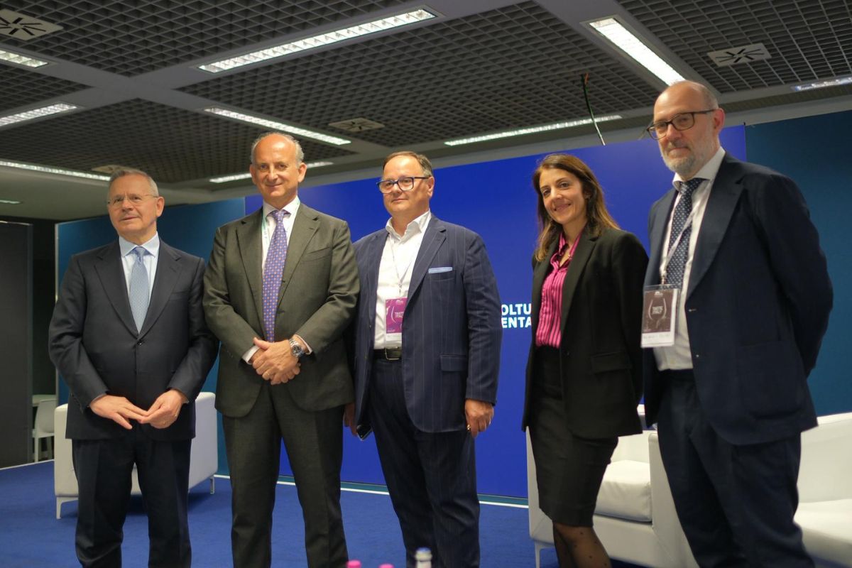 Panel di esperti a Vinitaly: futuro del vino e ristorazione, formazione e leggerezza.