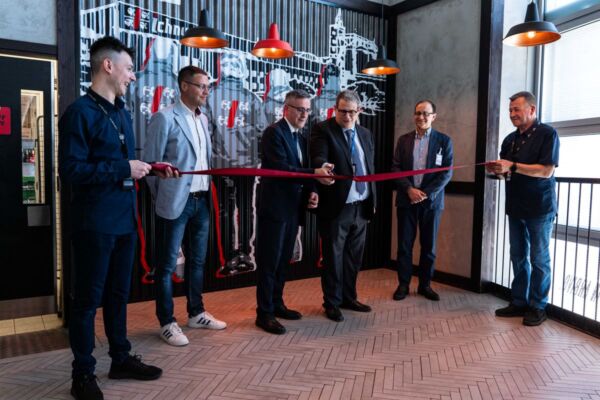 Taglio del nastro per Ichnusa Beer & Burger all'Aeroporto di Cagliari. Inaugurazione Chef Express, evento.