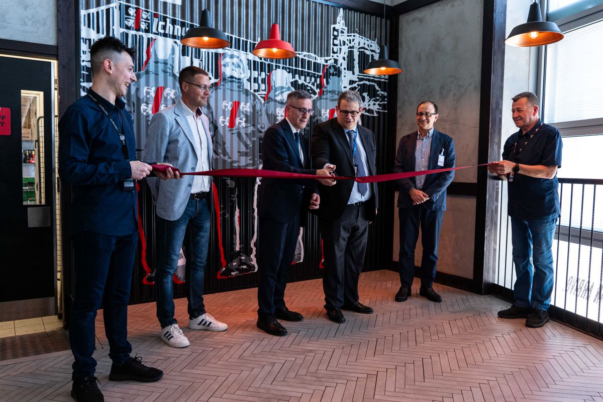 Taglio del nastro per Ichnusa Beer & Burger all'Aeroporto di Cagliari. Inaugurazione Chef Express, evento.