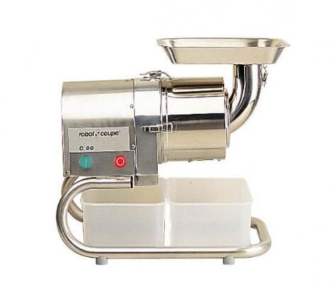 Passatrice professionale Robot Coupe C80 in acciaio inox con tramoggia e contenitori per la lavorazione di frutta e verdura.