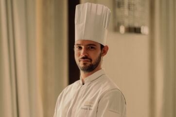 Leonardo Vieri, nuovo Head Chef della Cucina Banchetti dell'Hotel Principe di Savoia, in divisa da chef professionale.