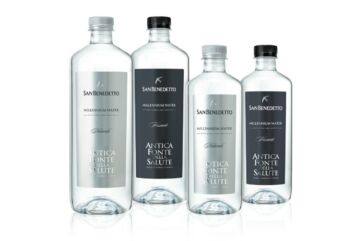 Bottiglie di acqua minerale San Benedetto Millennium Water, naturale e frizzante, linea Antica Fonte della Salute.
