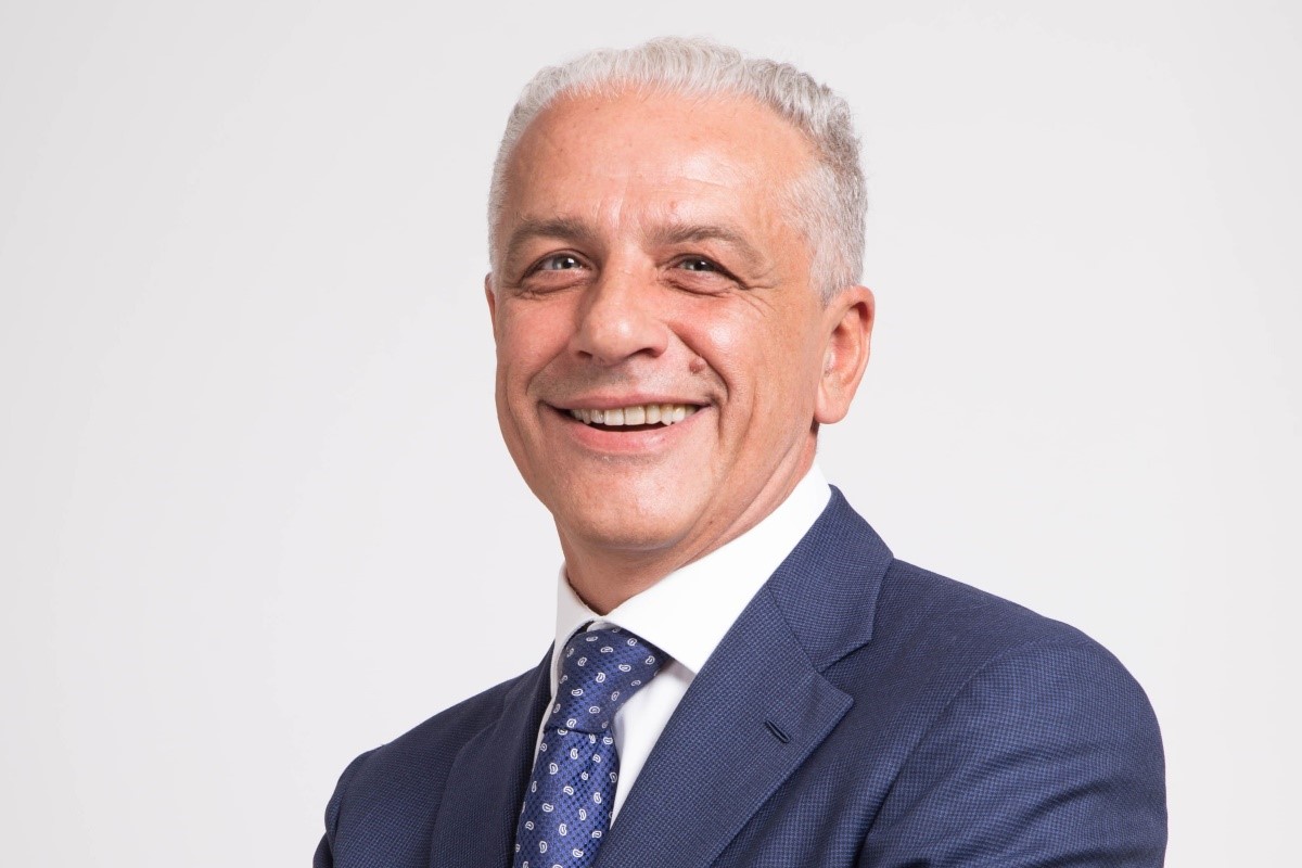 Roberto Zoia, Presidente del CNCC, ritratto in giacca e cravatta per i centri commerciali in crescita.