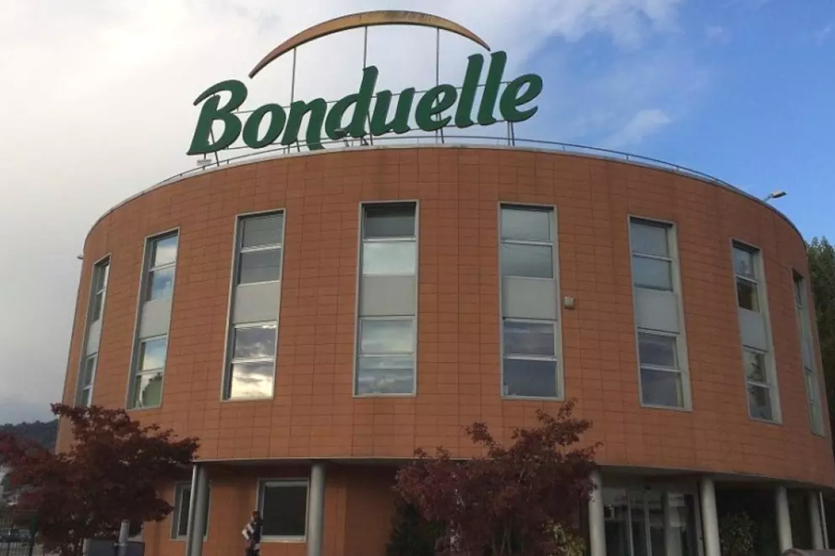 Sede Bonduelle Italia a San Paolo d'Argon, edificio curvo con insegna verde e divisione Out of home
