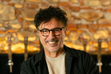 Teo Musso, fondatore Baladin, sorride davanti a spine birra: nuovo round da 16,4 milioni di euro
