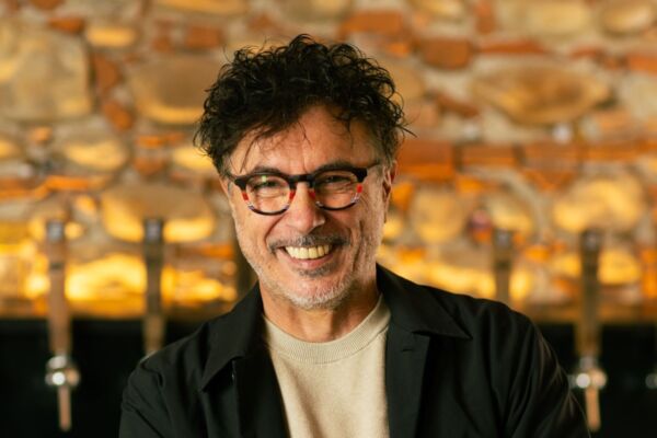 Teo Musso, fondatore Baladin, sorride davanti a spine birra: nuovo round da 16,4 milioni di euro