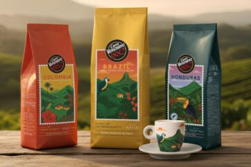 Tre confezioni Caffè Vergnano Single Origin monorigini Colombia, Brasile e Honduras con tazzina su tavolo in legno