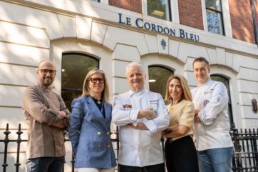 Team Massari R-evolution a Londra. Chef e esperti celebrano il panettone al Le Cordon Bleu.