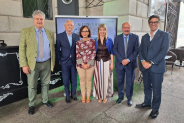 TreValli e Lega del Filo d'Oro: partnership virtuosa. Gruppo di persone in posa per foto.