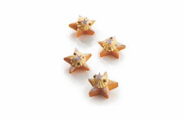 Krapfen a forma di stella con crema al vino. Dolci natalizi.