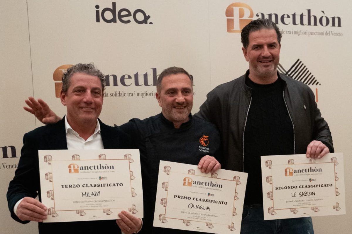 Vincitori Panetthon 2025 Veneto: primi tre classificati con panettoni artigianali.