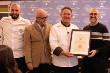 Premiazione panettone artigianale da Maestro: chef premiato con attestato di secondo classificato.