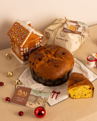 Panettone artigianale BAJ Milano, collezione Natale 2025. Casa di pan di zenzero.