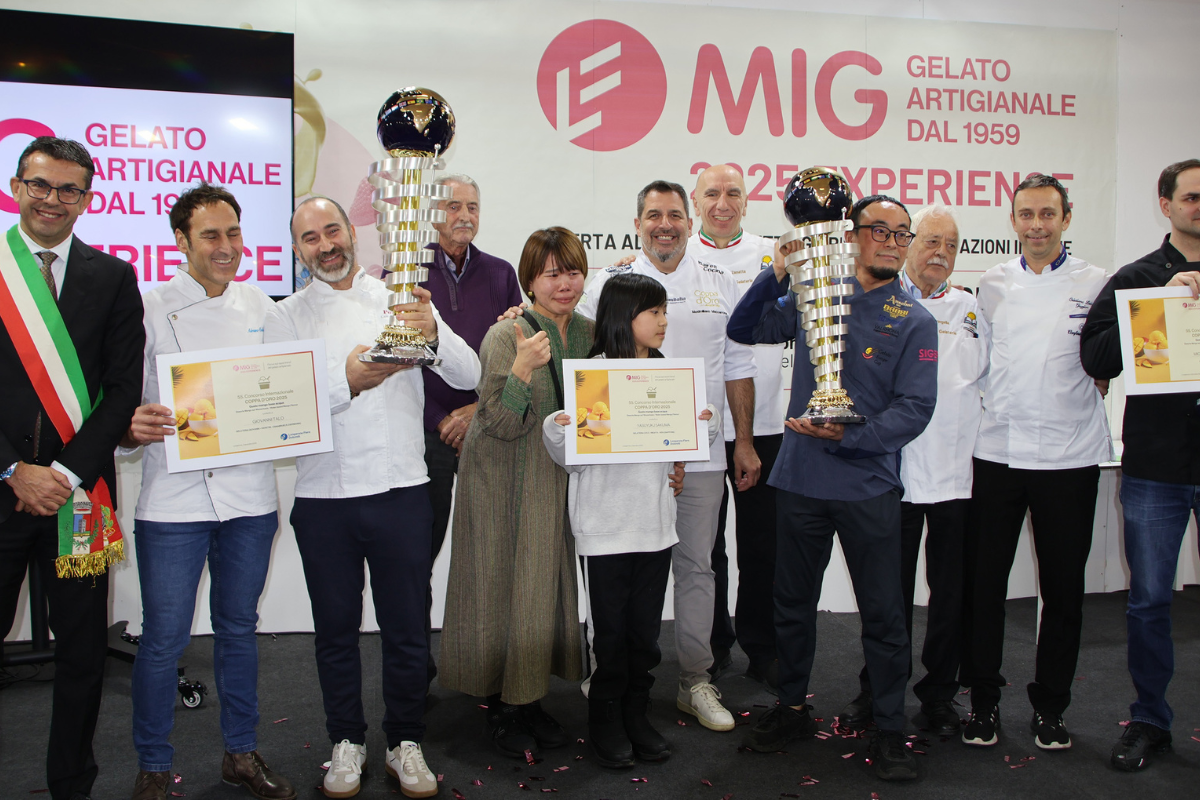 Vincitori Coppa d'Oro 2025: premiazione miglior sorbetto artigianale. Trofei, attestati e team di gelatieri.