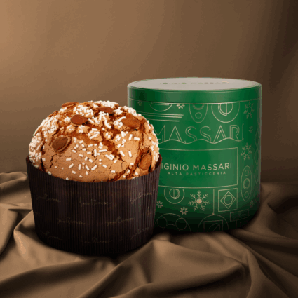 Panettone artigianale Iginio Massari, collezione Natale 2025. Lievitato d'autore con glassa di mandorle e zuccherini.