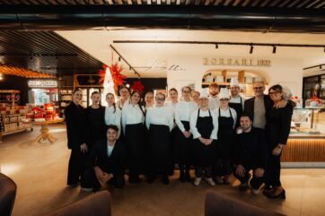 Team Borsari alla nuova pasticceria di Rovigo. Inaugurazione e staff sorridente. Dolci e tradizione dal 1902.