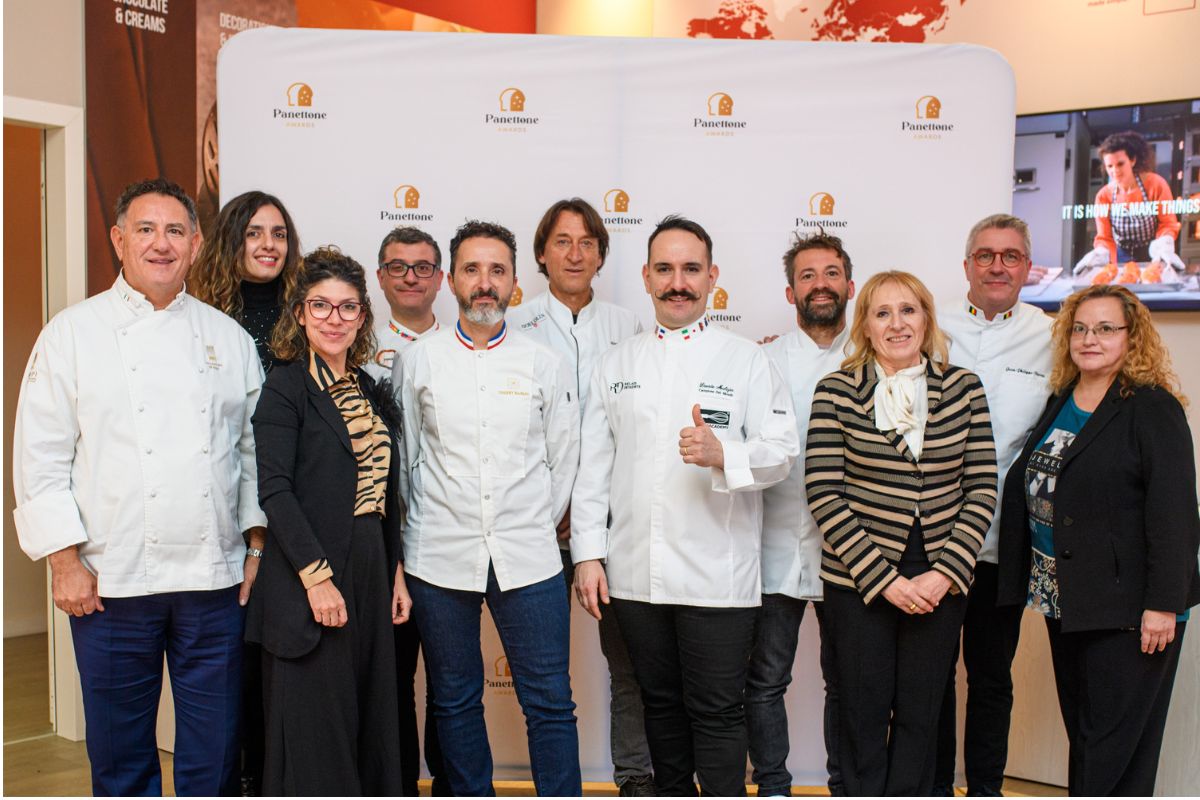 Giuria Panettone Awards 2025: esperti e chef premiano il miglior panettone artigianale. Finale a Gallarate.