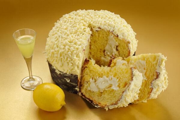 Panettone artigianale al limoncello, collezione Natale 2025. Dolce lievitato con crema al limone e cioccolato bianco.