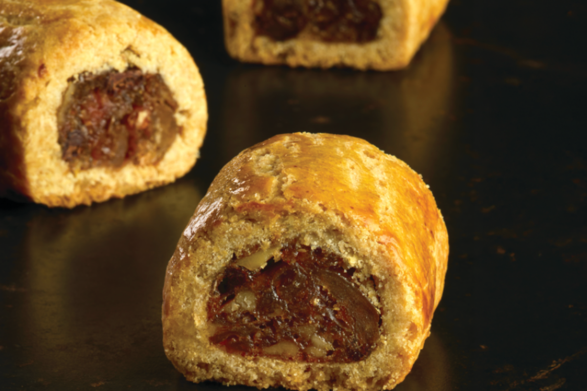 Bucellato siciliano artigianale. Dolce tipico con fichi secchi e frutta secca.