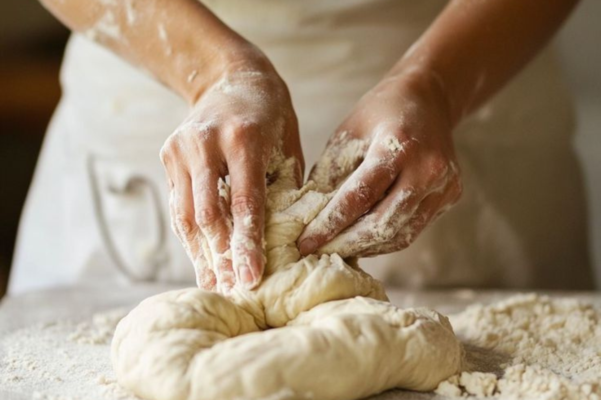 Mani che impastano: arte bianca, farina, AIBI a Sigep.