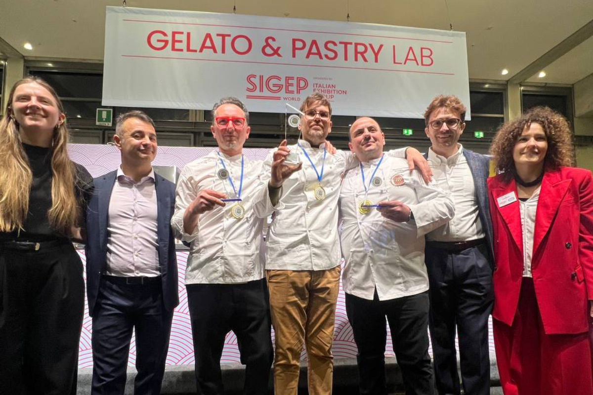 Vincitori Coppa del Mondo del Panettone. Finalisti italiani con medaglie e trofeo. SIGEP.