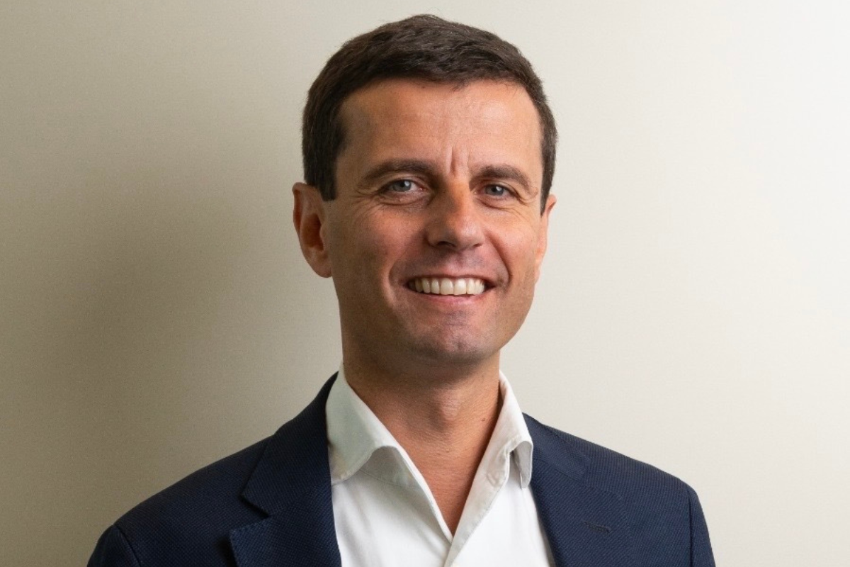 Ritratto di Enrico Amesso, nuovo direttore generale Fabbri 1905. Manager sorridente in giacca.