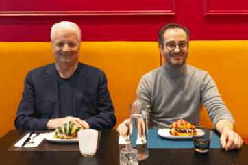 Cardinale e Massari con croissant burger. Alta pasticceria.