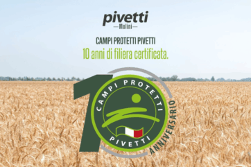 Campi Protetti Pivetti: 10 anni di filiera corta e certificata. Logo Pivetti su campo di grano.