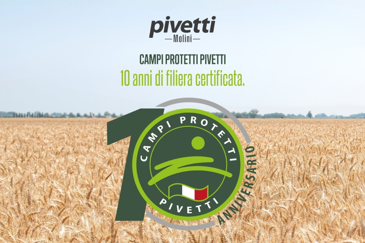 Campi Protetti Pivetti: 10 anni di filiera corta e certificata. Logo Pivetti su campo di grano.