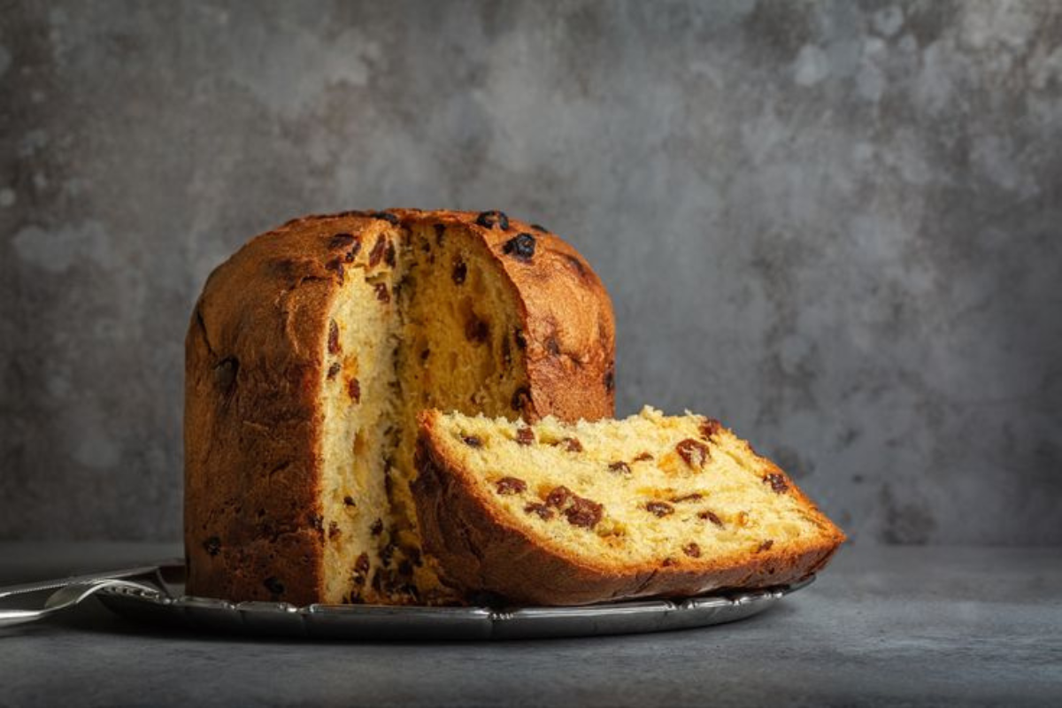 Panettone artigianale con uvetta, dolce tipico italiano. Campionato Giovani Lievitisti Under 30.